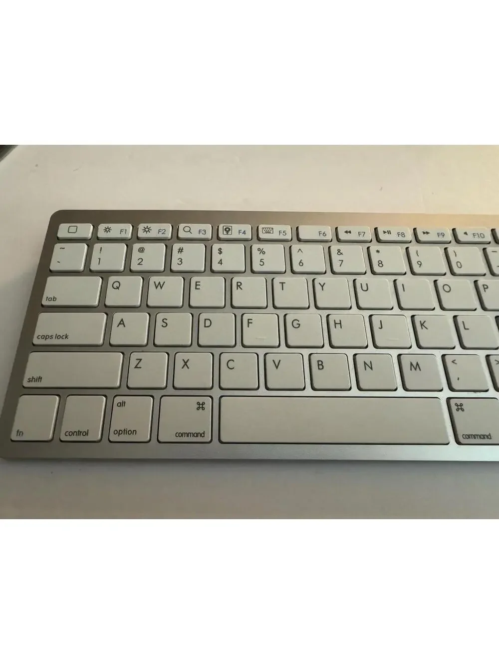 Bluetooth 3.0 Wireless Keyboard for iPad 2 IPhone 4.0 OS Smartphone PC Android